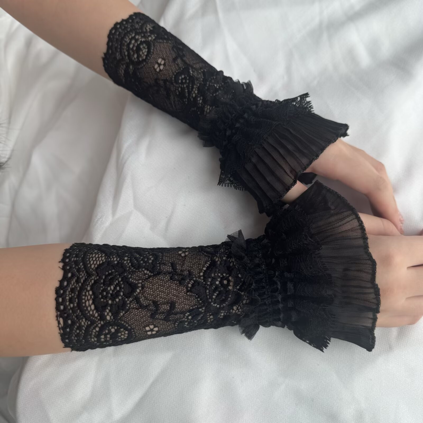 Lace Hollow Wrist Covers Trump - Men Accessories For Wrist ulasan dan harga
